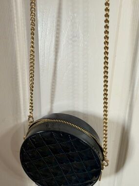 Elegant Black Quilted Round Crossbody with Gold Chain